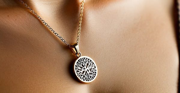 Colliers personnalisés : trouvez le bijou qui vous ressemble